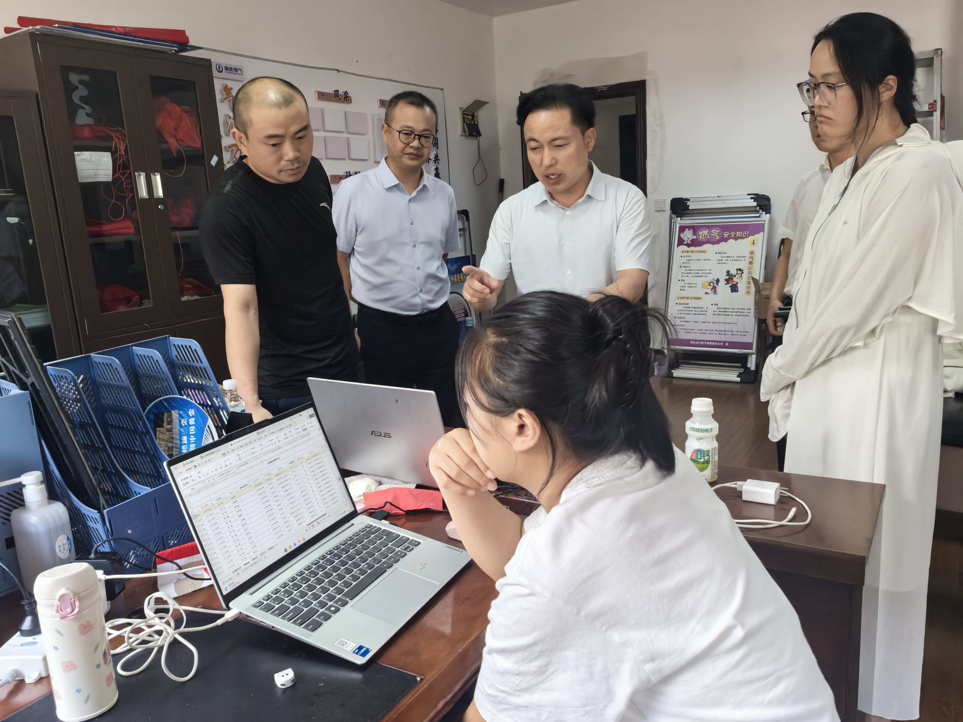 张世用副主任前往燃气公司指导工作.jpg