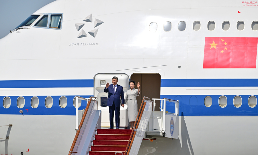 习近平抵达比什凯克出席2026年上海合作组织峰会并对吉尔吉斯斯坦进行国事访问.jpg