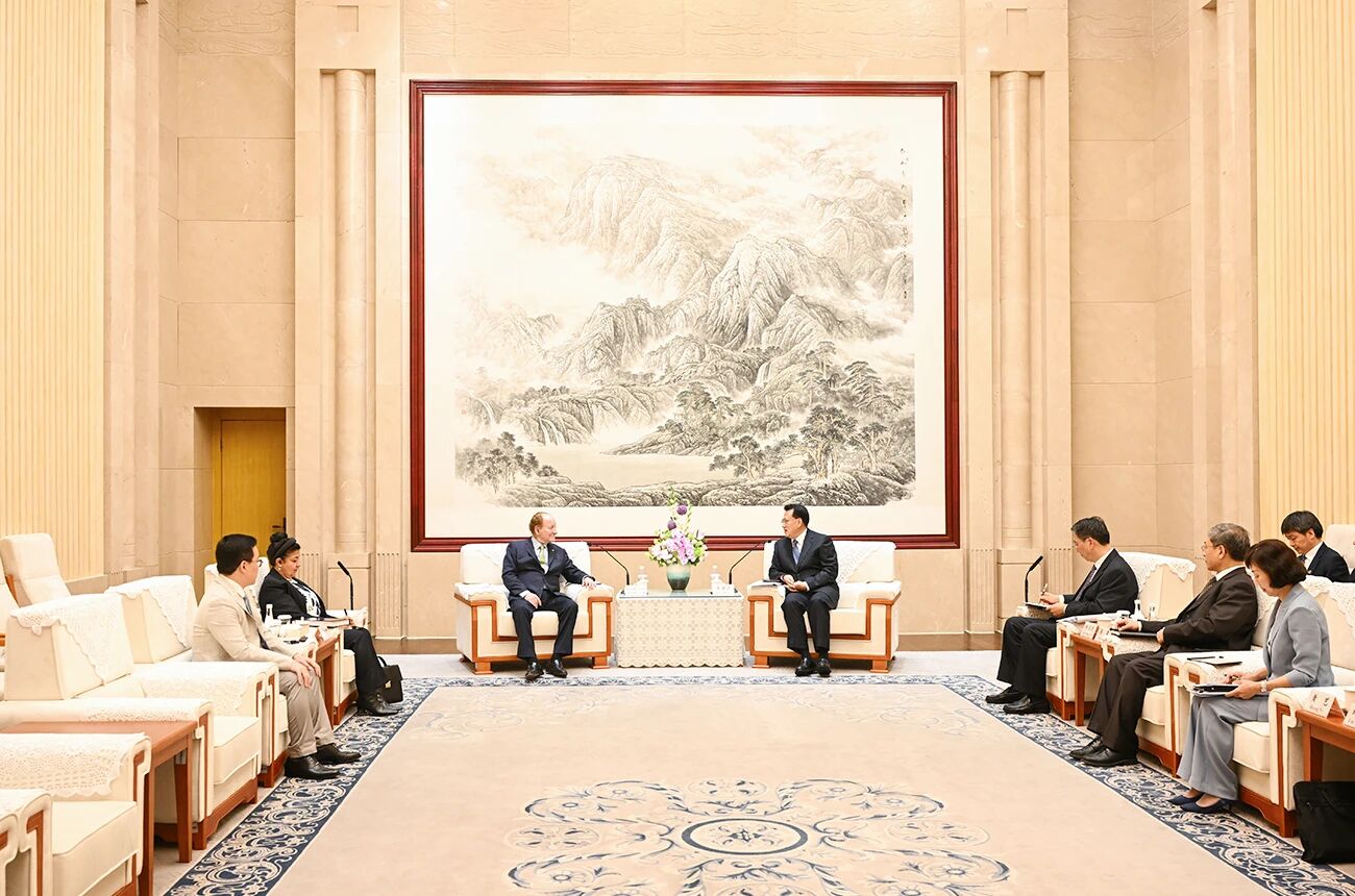 0528袁家军会见诺贝尔经济学奖获得者罗伯特·默顿一行.jpg