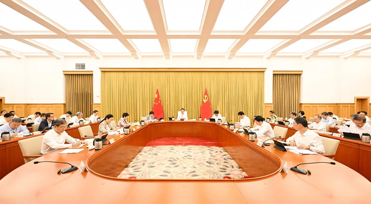 0604市委常委会举行会议.jpg