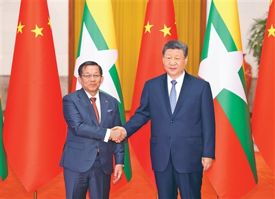习近平同缅甸总统敏昂莱会谈.jpg
