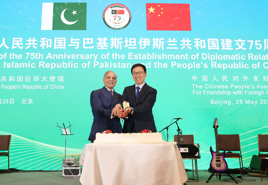 韩正同巴基斯坦总理夏巴兹共同出席庆祝中巴建交75周年招待会.jpg