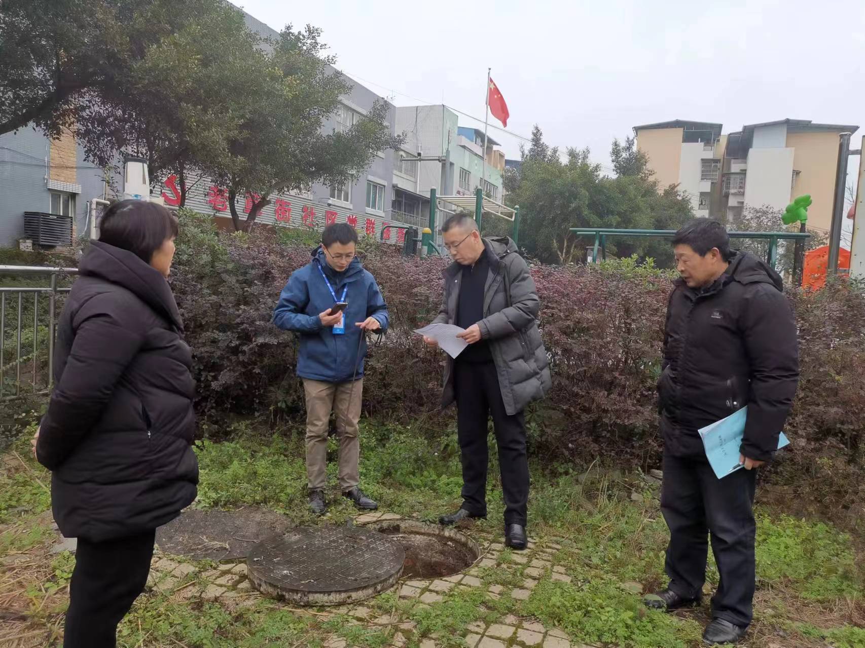 草街街道人大工委主任戴青山到各物业小区开展节前安全检查