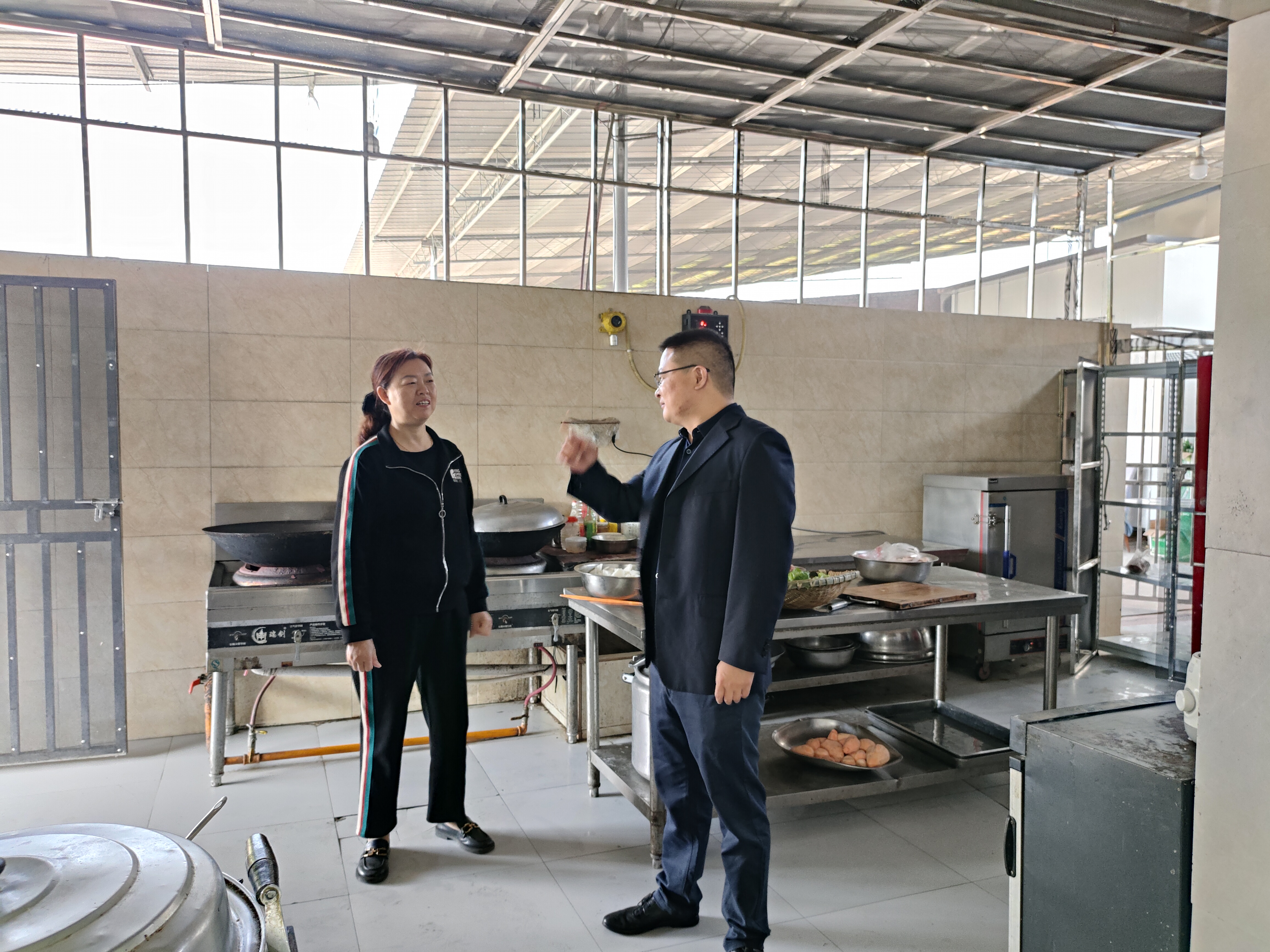 龙市镇对养老机构进行安全检查