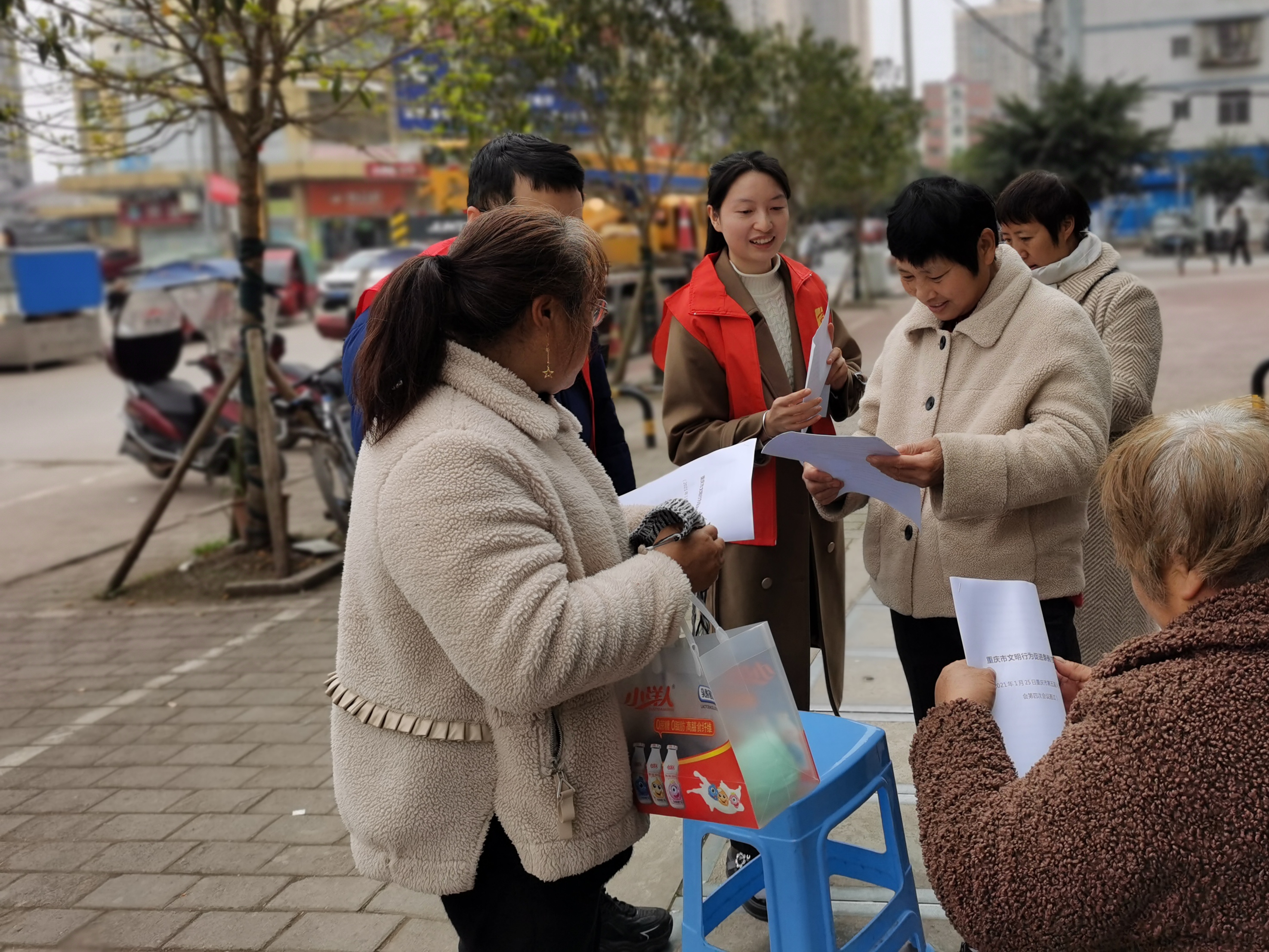 龙市镇开展重庆市文明行为促进条例宣传活动