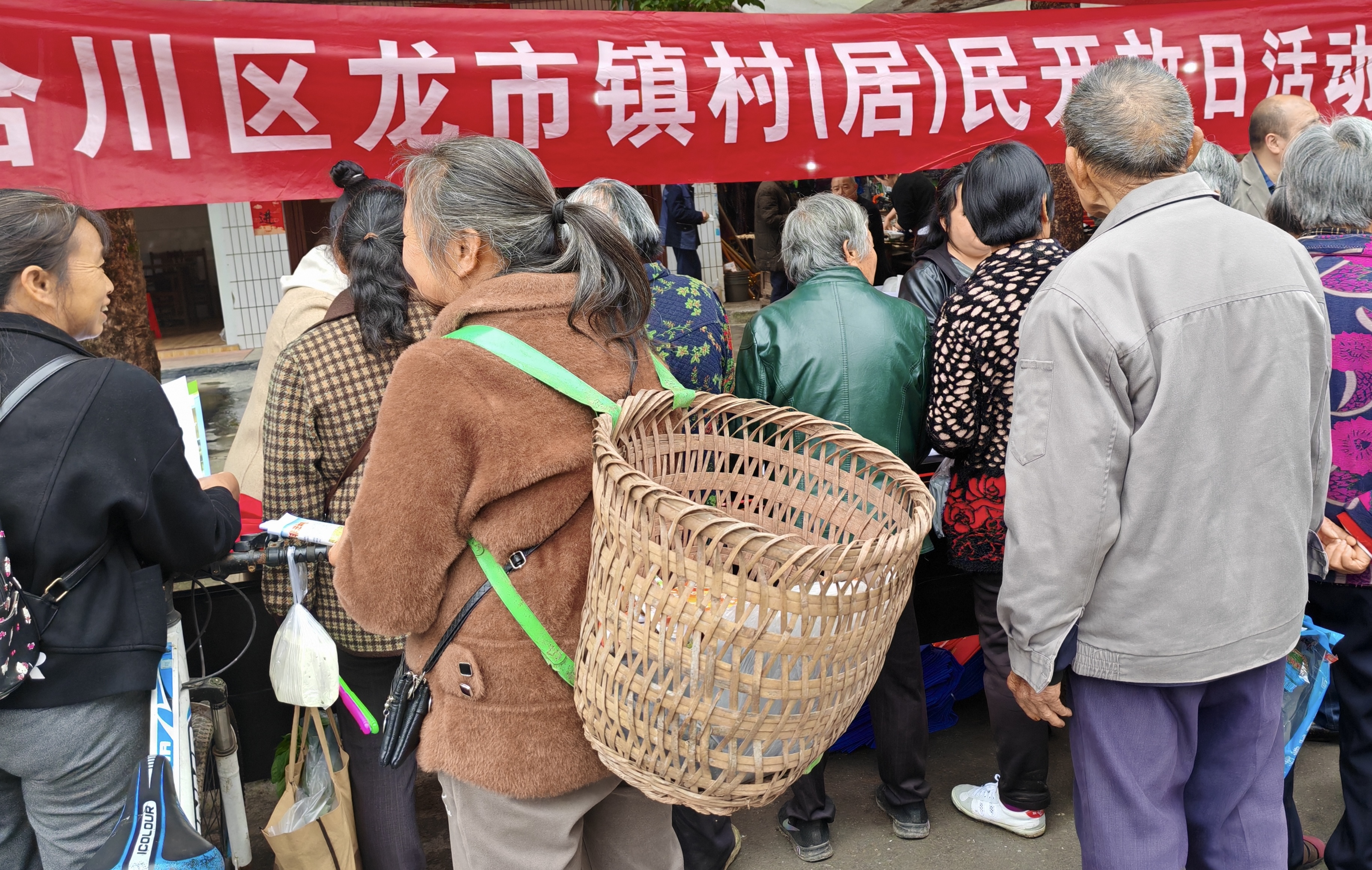 龙市镇开展村居民开放日活动