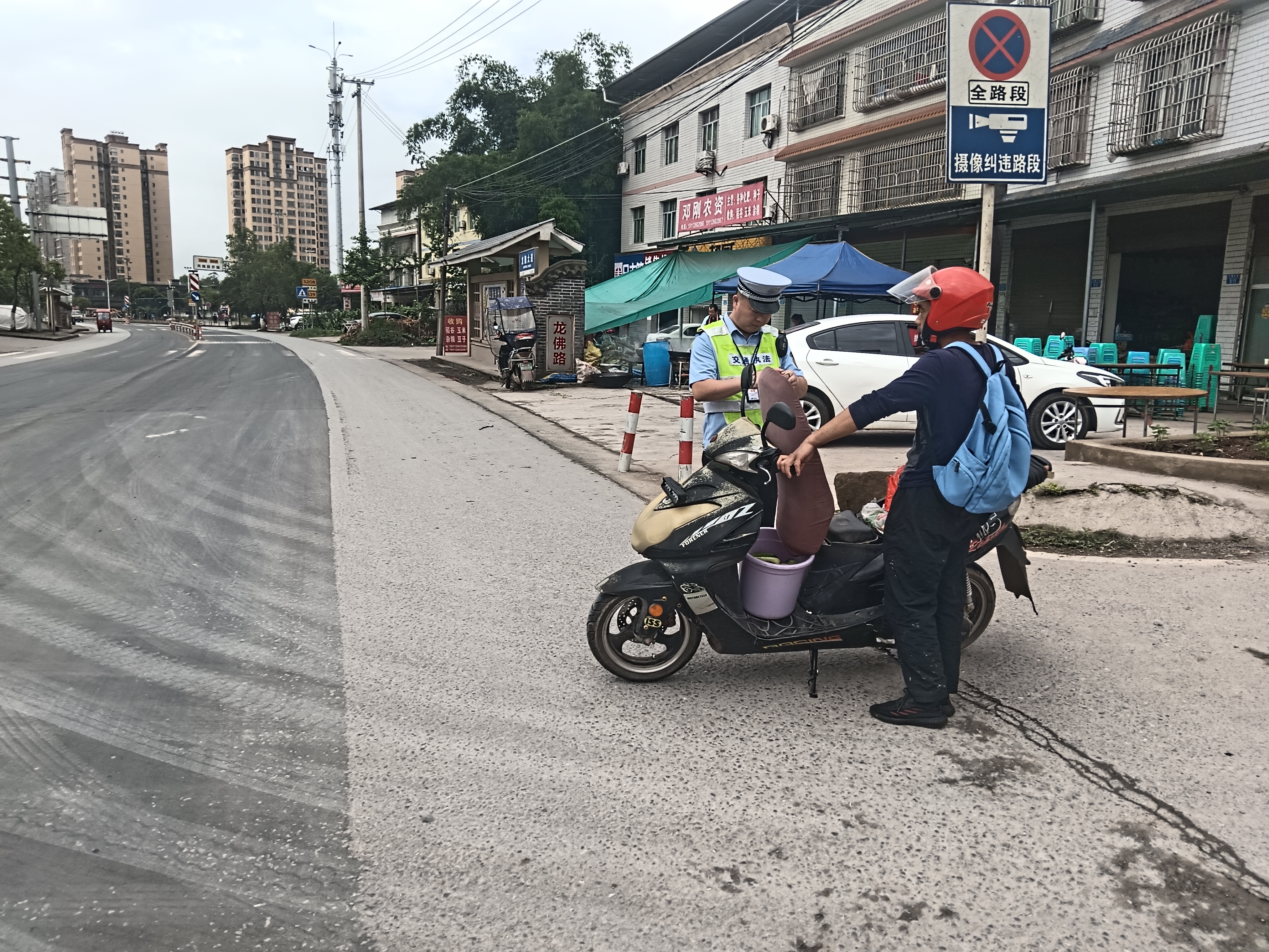 龙市镇开展道路安全检查