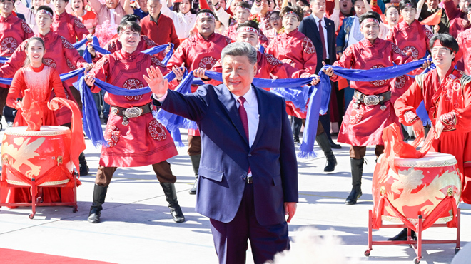 习近平总书记率中央代表团出席新疆维吾尔自治区成立70周年庆祝活动纪实.jpg