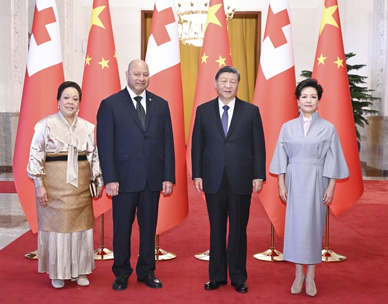 习近平会见汤加国王图普六世来源:新华社 发布时间:2025-11-25 1640.jpg