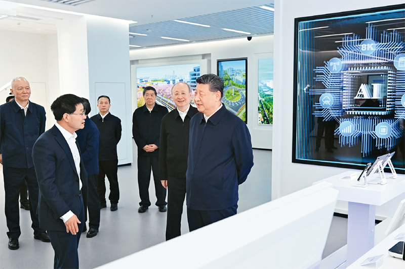习近平:前瞻布局和发展未来产业.jpg