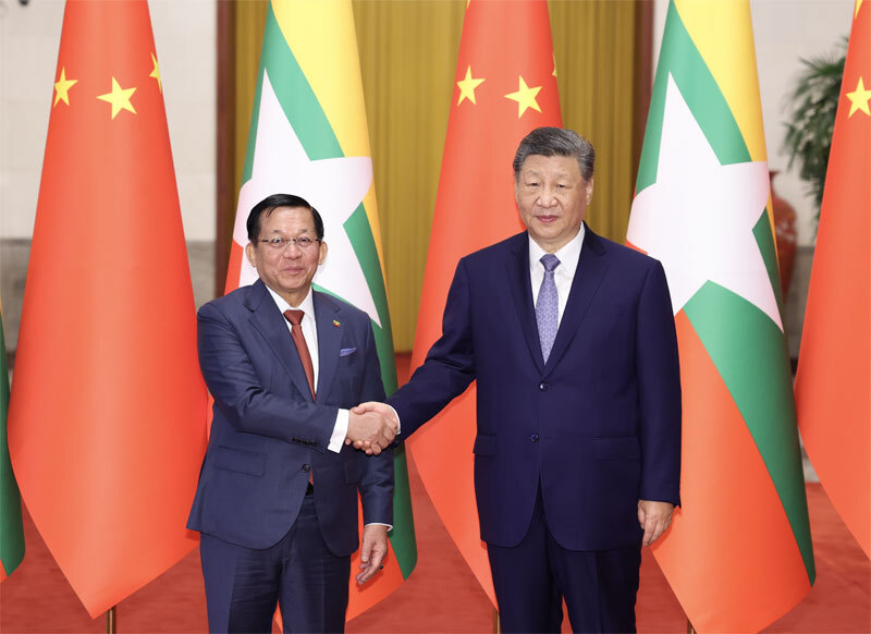 习近平同缅甸总统敏昂莱会谈.png