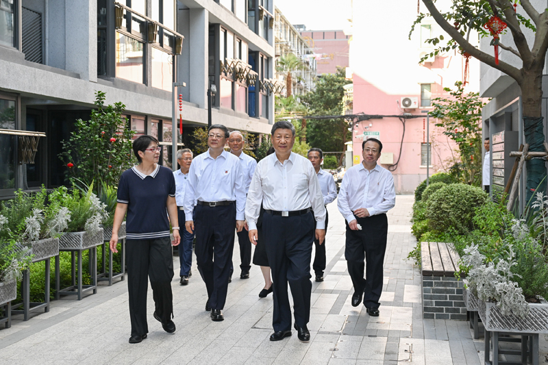 习近平在上海考察时强调 全面践行人民城市理念 高质量推进城市更新.jpg