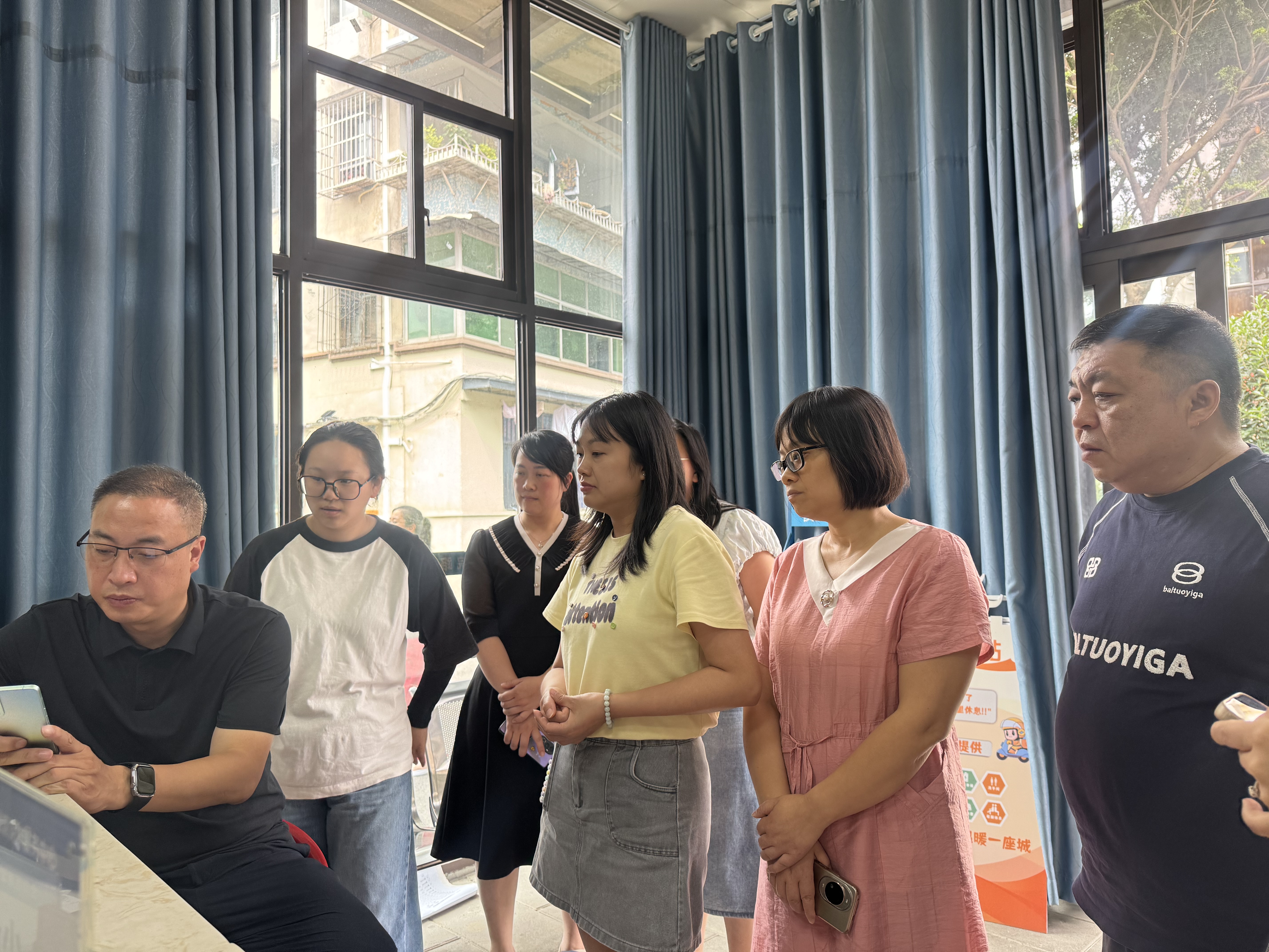 街道于小波书记、平安办主任王浩一行到书院路社区指导特殊人群管控、矛盾纠纷排查调解工作.jpg