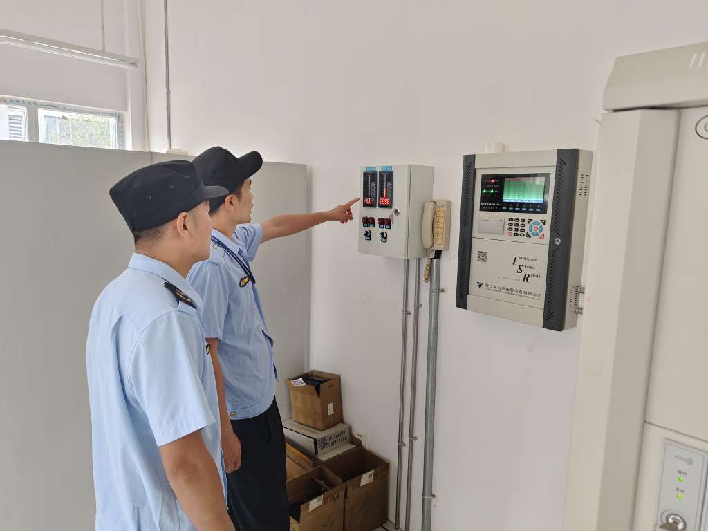 清平镇开展高层建筑消防安全检查.jpg