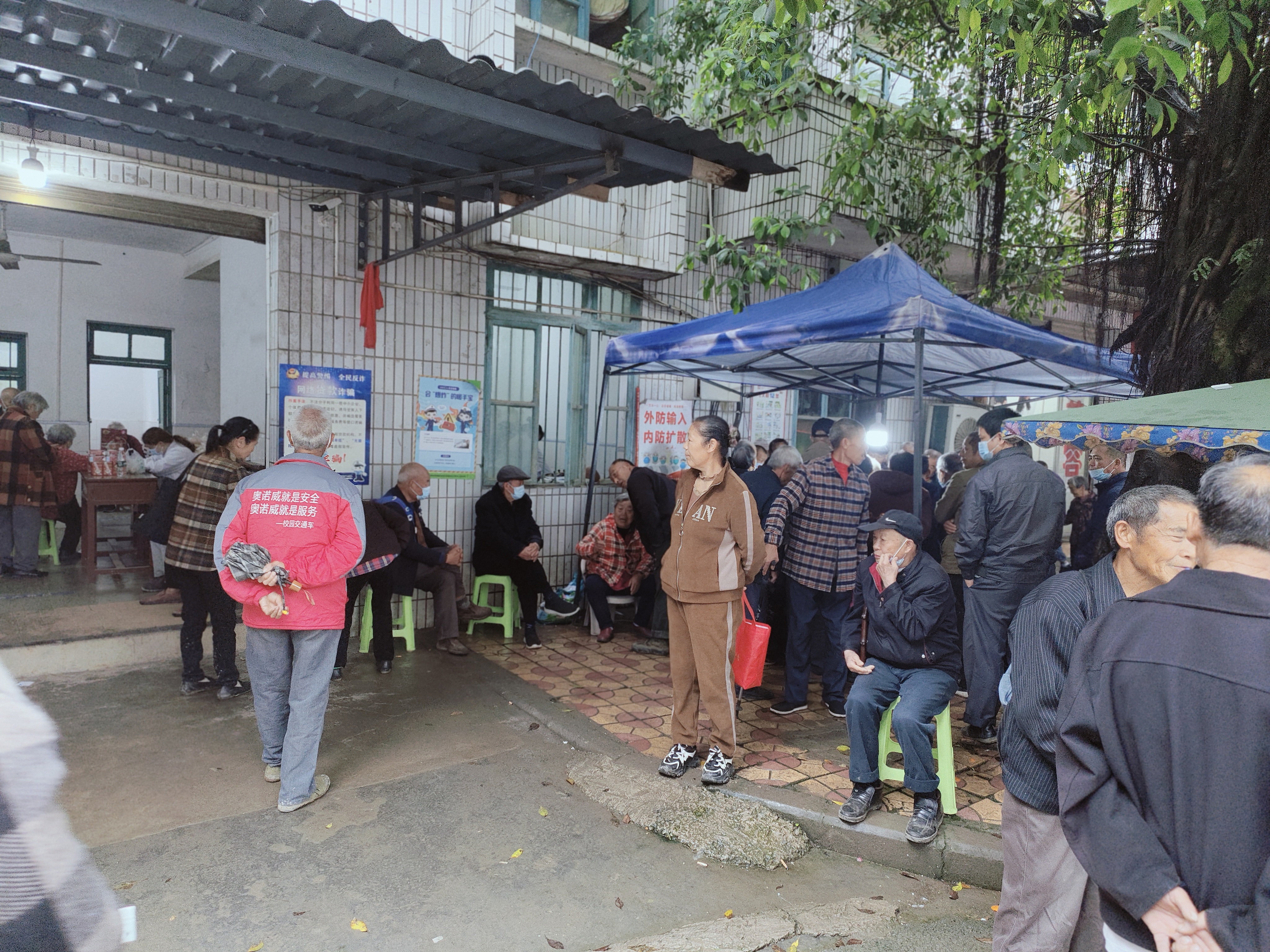 双凤镇开展义义务会诊