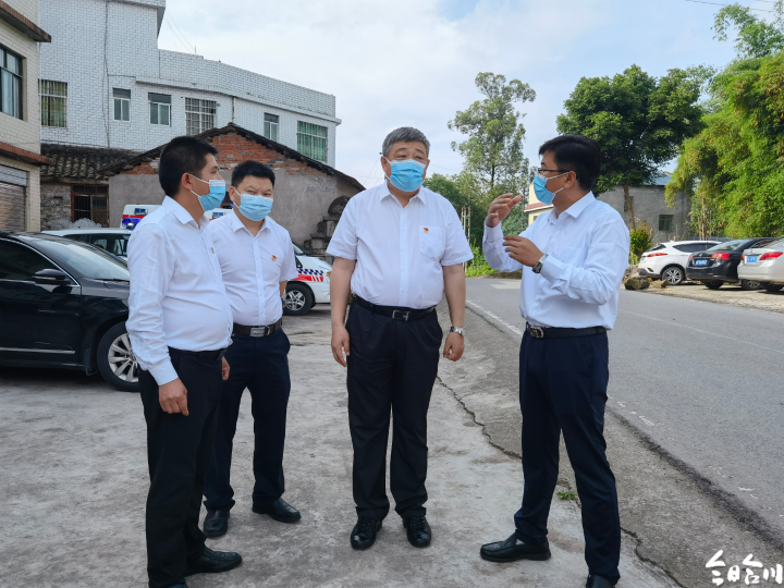 郑立伟把好外防输入第一道关口守护好人民群众生命安全和身体健康