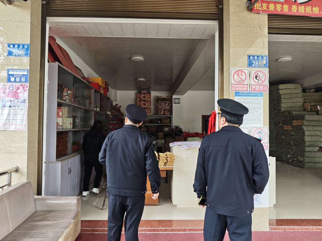 检查烟花爆竹零售点.jpg
