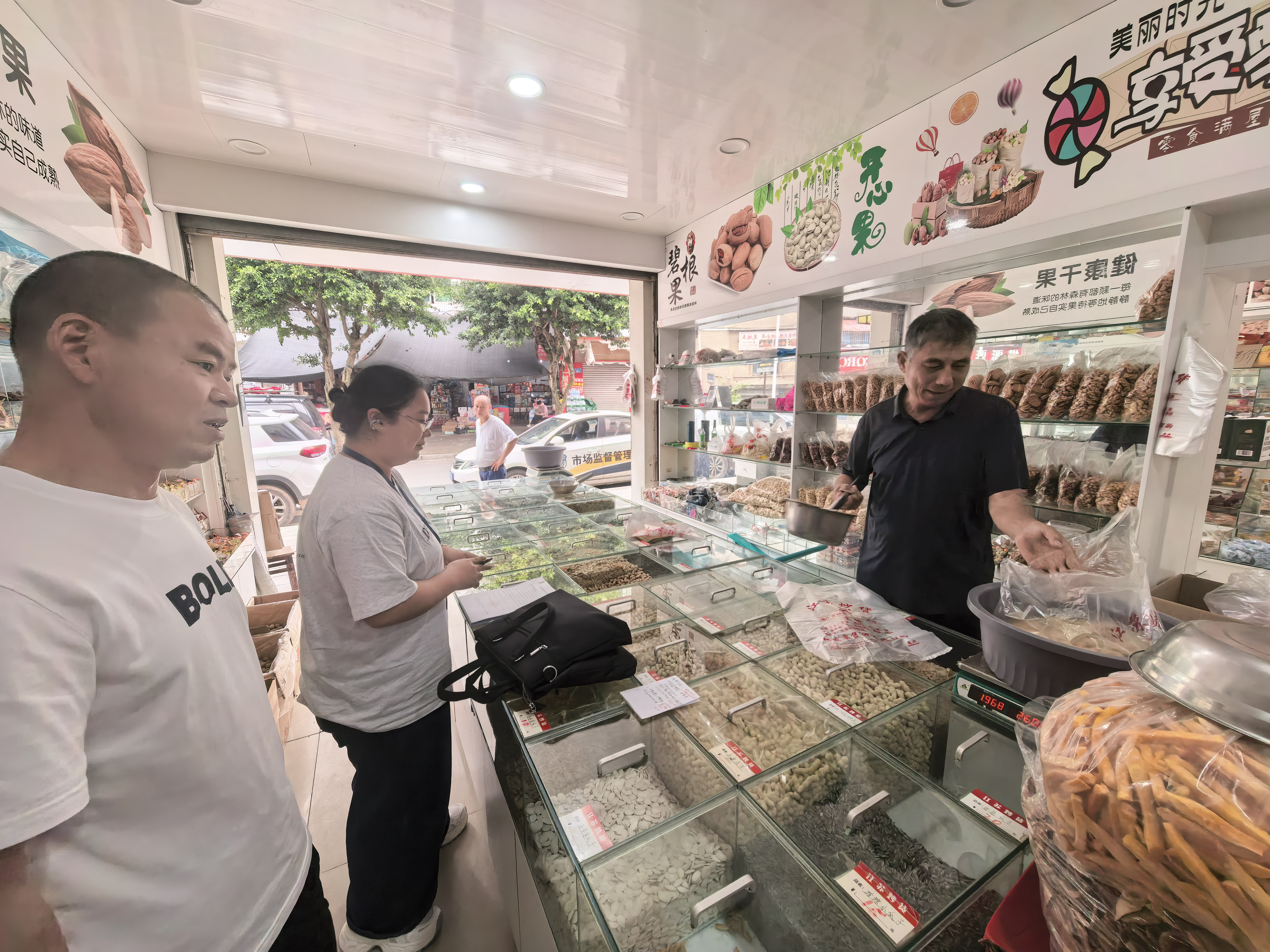 土场镇市场监管所开展食品抽样检查工作.jpg