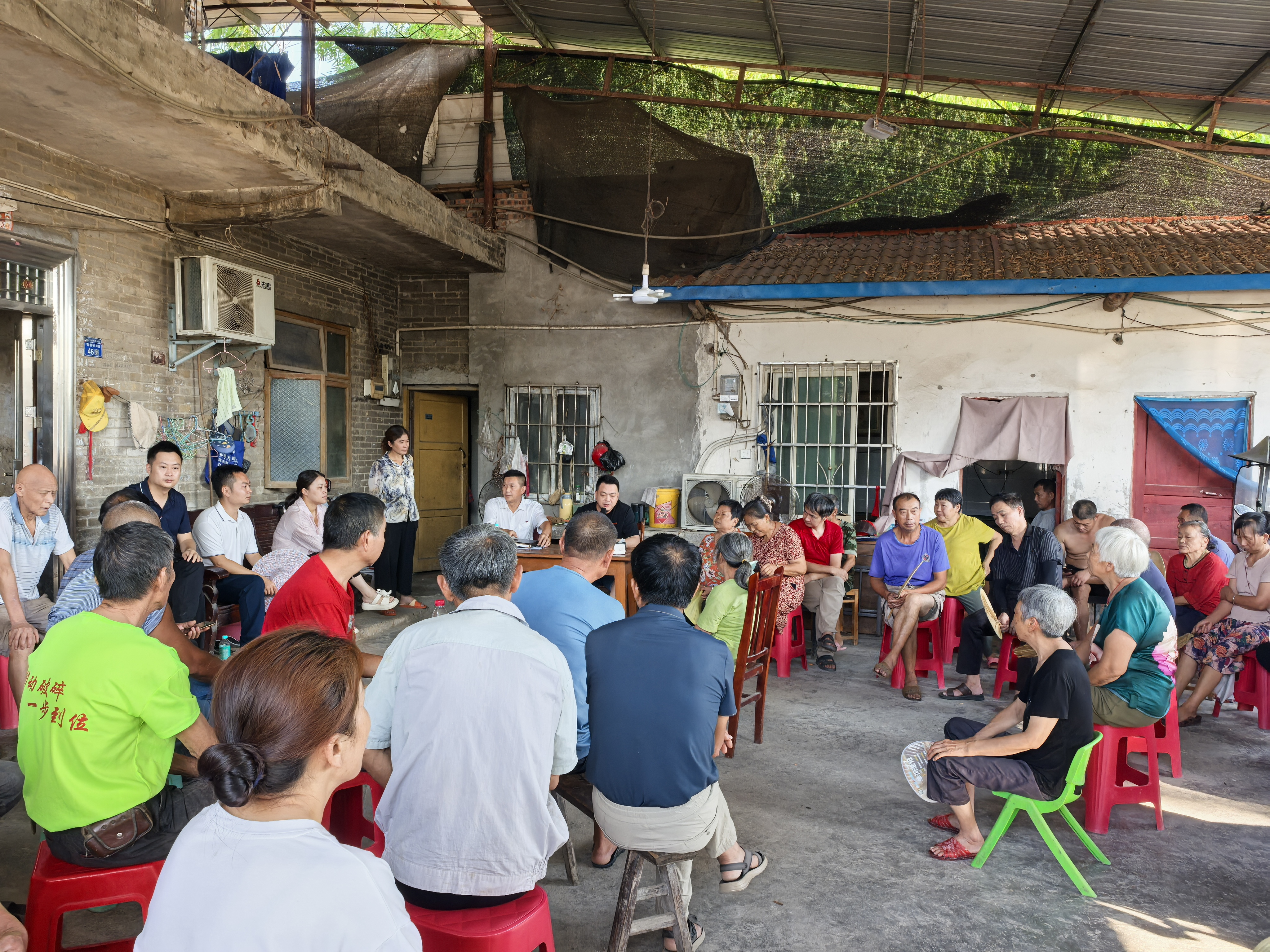 组织渭电扩能项目临时用地政策宣讲,推动用地面积确认签字!.jpg
