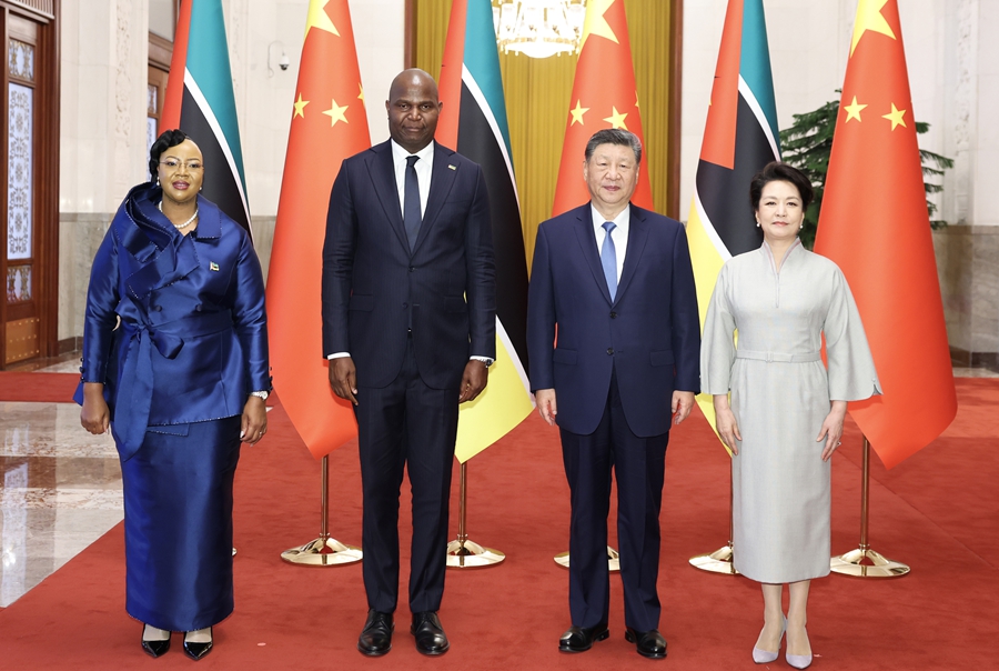 习近平同莫桑比克总统查波会谈.jpg