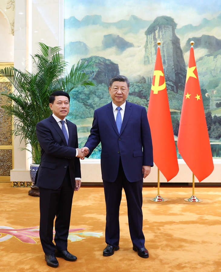 习近平会见老挝人民革命党中央总书记、国家主席特使沙伦赛.jpg