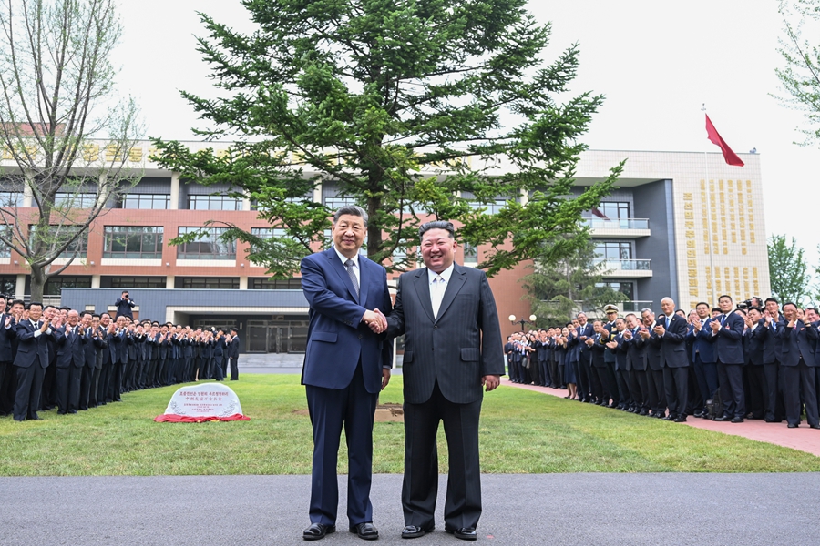 习近平参访朝鲜劳动党中央干部学校.jpg