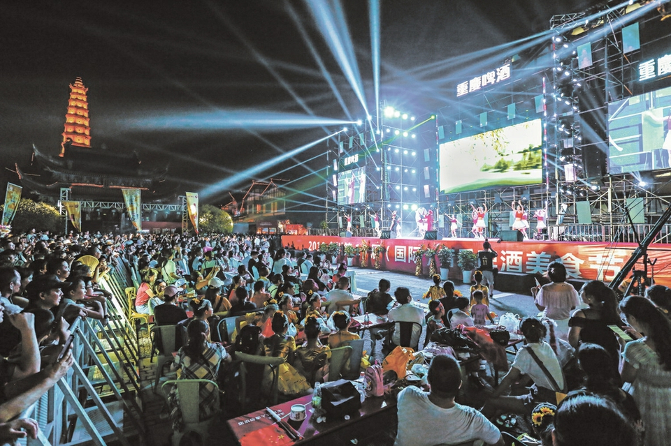 合川第十届音乐啤酒美食节激情启幕 将持续至9月1日